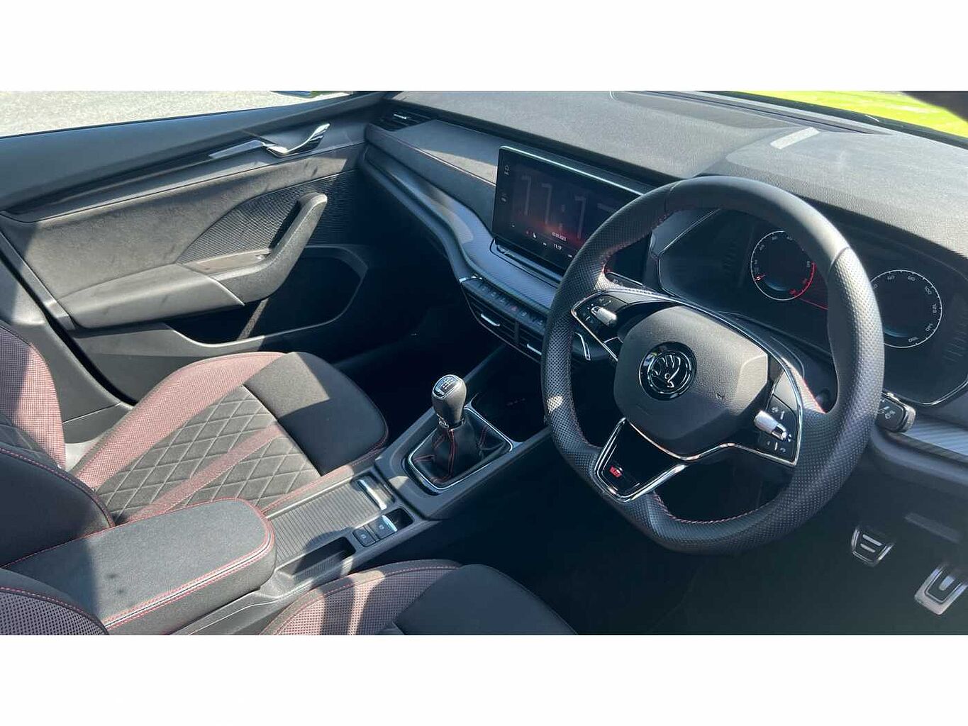 SKODA Octavia vRS Hatch (2017) 2.0 TSI vRS 245