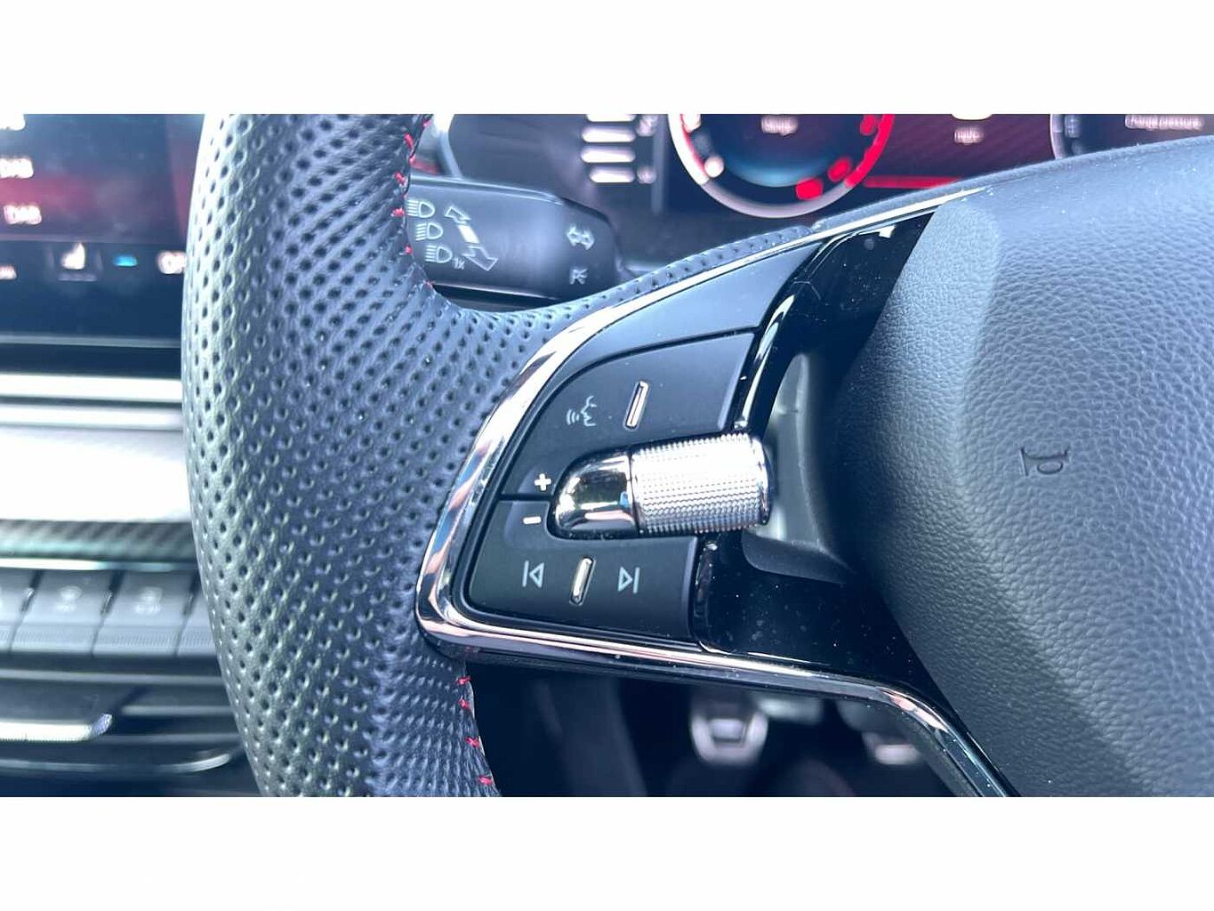 SKODA Octavia vRS Hatch (2017) 2.0 TSI vRS 245